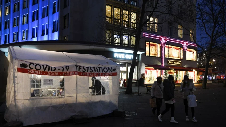 Na Europa, Alemanha bate recorde com mais de 80 mil casos diários de Covid-19