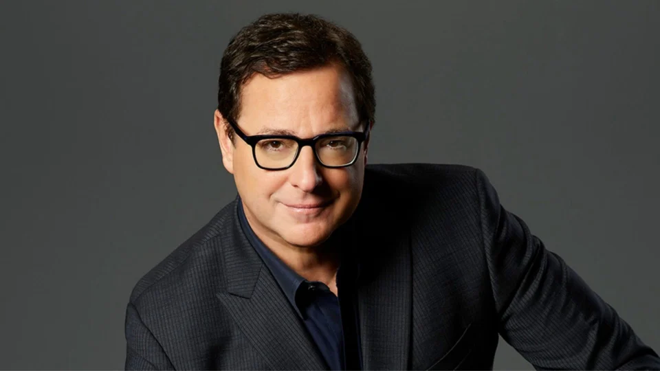 Morre aos 65 anos, Bob Saget, ator de ‘Três é demais’