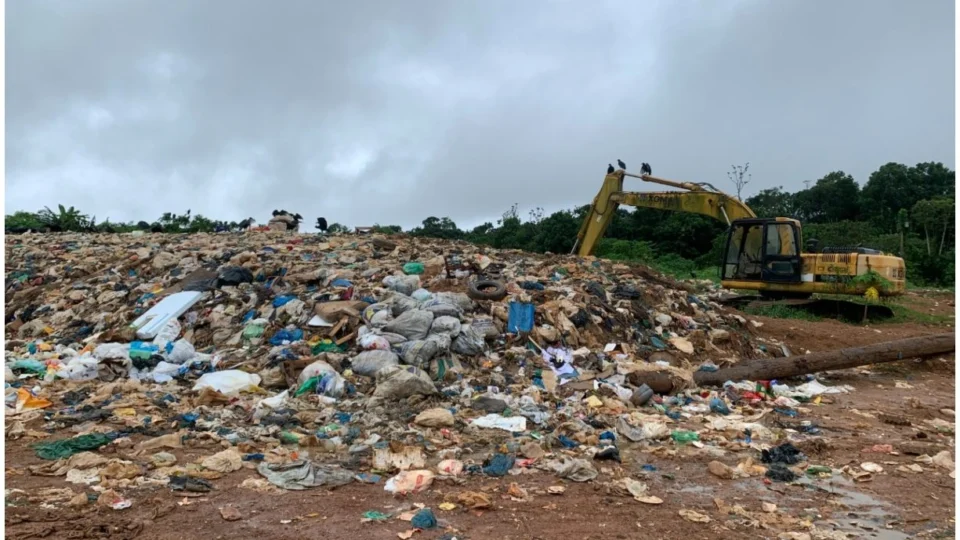 Em Iranduba-AM, moradores fazem abaixo-assinado pedindo o fim do lixão irregular no muncípio