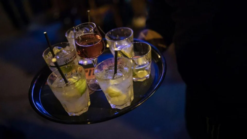 Austríaco morre de Covid-19 após se infectar de propósito para conseguir o chamado ‘passe livre’ sem precisar tomar a vacina