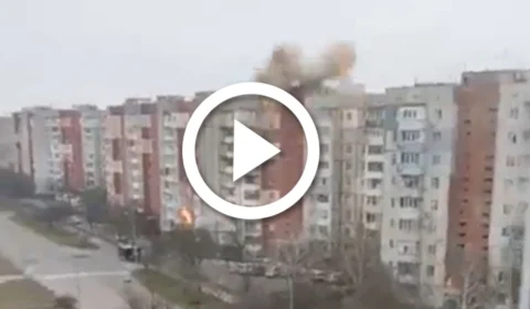 VÍDEO: tropas russa atacam prédio em Kherson e cercam a cidade ucraniana
