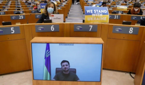 ‘Provem que estão conosco, provem que não vão nos deixar’, diz Volodymyr Zelensky para União Europeia