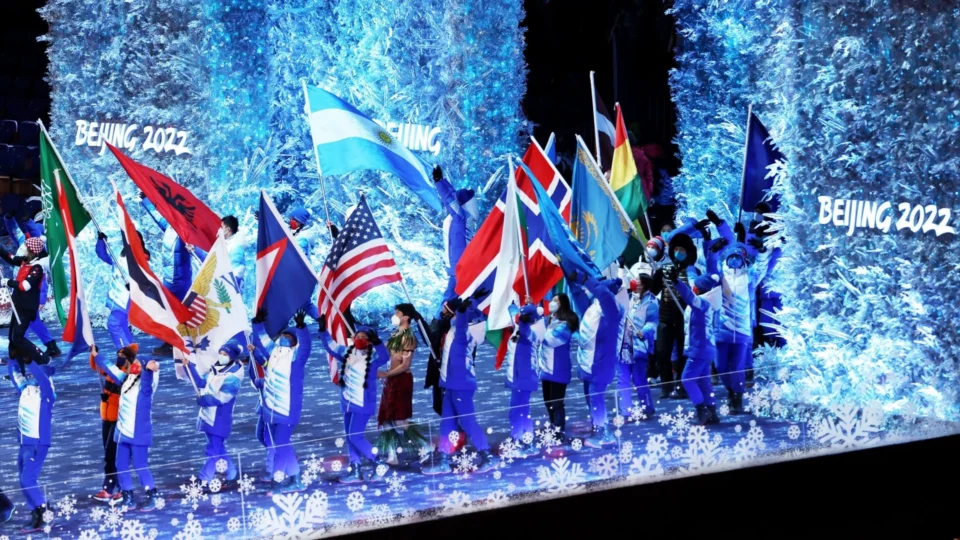 Jogos em Pequim chegam ao fim marcados por covid-19 e doping de Valieva