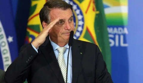 Bolsonaro presta depoimento à PF e nega interferência na corporação