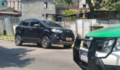 Corpo de mulher é encontrado dentro de porta-malas de carro, em Manaus