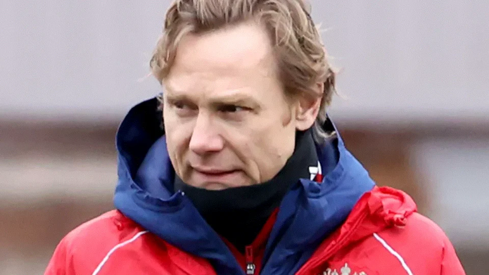 Técnico da seleção russa declara: ‘A paz vai vir, e as pessoas vão parar de morrer’