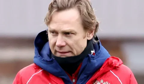 Técnico da seleção russa declara: ‘A paz vai vir, e as pessoas vão parar de morrer’