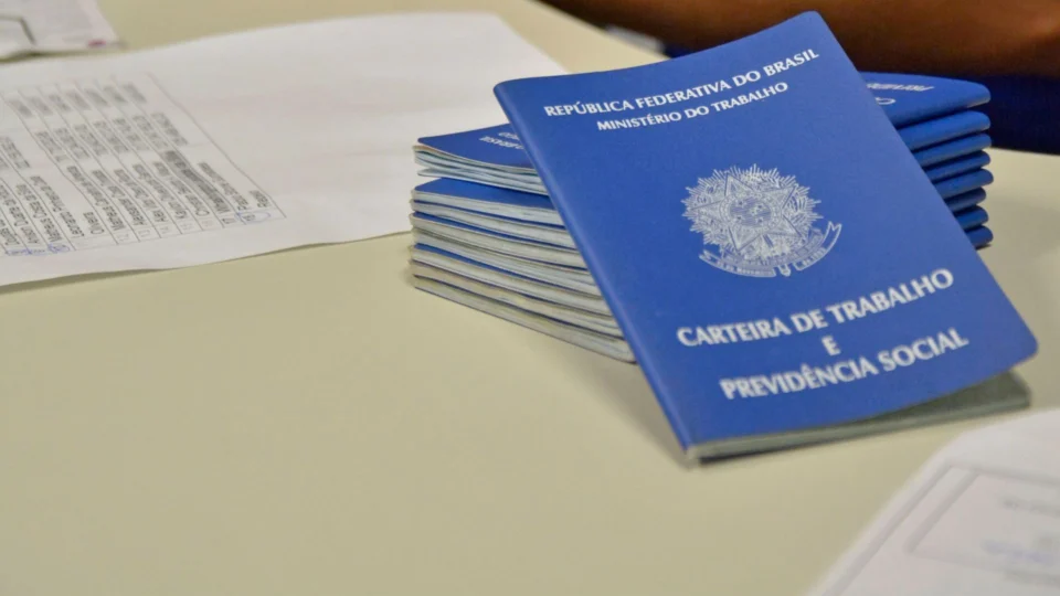 IBGE: desemprego cai para 11,6% no 3º trimestre, mas ainda atinge 12,4 milhões no Brasil