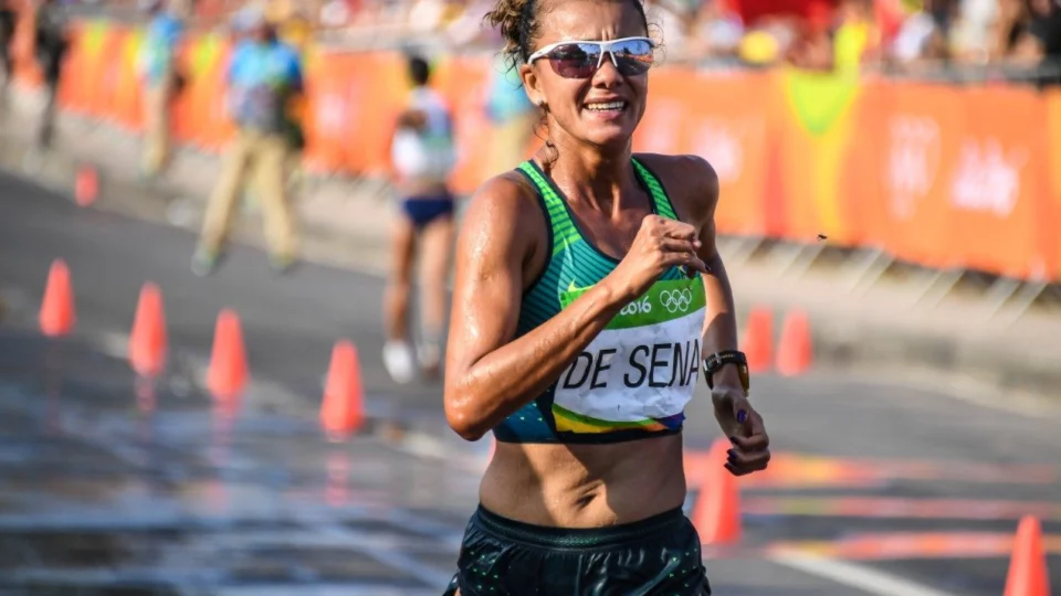 Érica Sena fica em 11º lugar na marcha atlética após infração