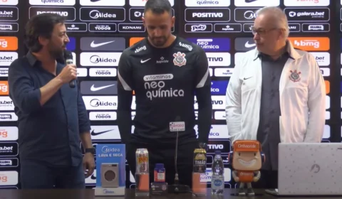 Renato Augusto é apresentado como reforço do Corinthians