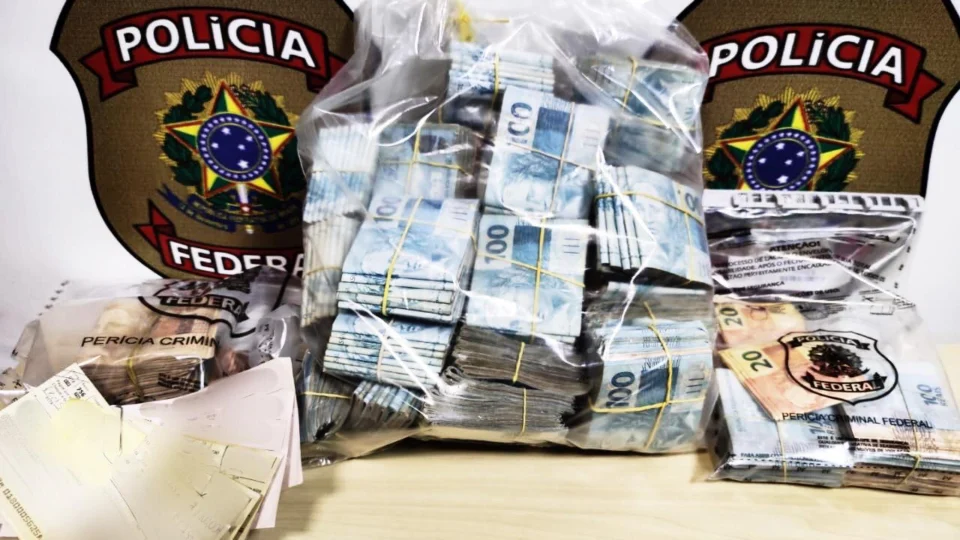 Polícia Federal investiga contrabando de cigarros na região de fronteira com o Paraguai