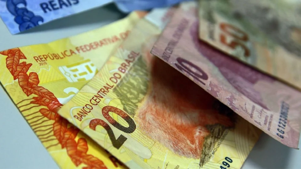 Confira o calendário de pagamento do Auxílio Brasil; primeira parcela será paga na quarta-feira