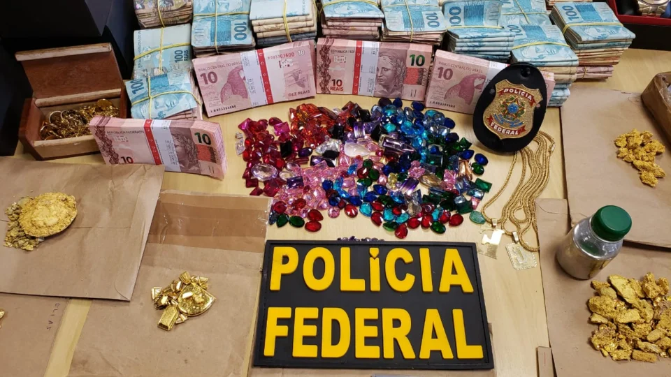 Operação Alóctonas apreende ouro, jóias, pedras preciosas e armas em Japurá no AM