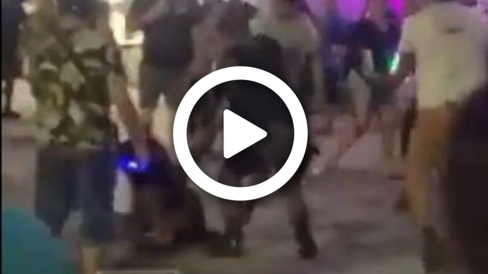 VÍDEO: mulher trans é espancada por três homens na Praia da Ponta Negra, Zona Oeste de Manaus