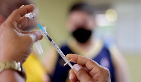 Manaus enfrenta terceira onda de casos de Covid-19, diz pesquisador