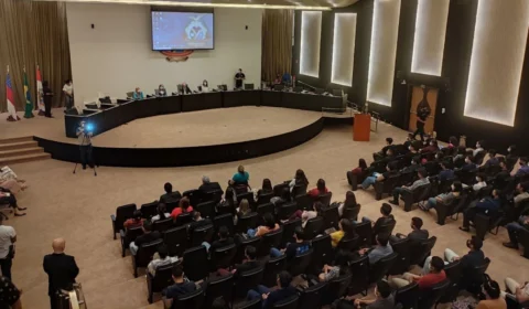 Estagiários aprovados em Processo Seletivo iniciam atividades no TCE-AM