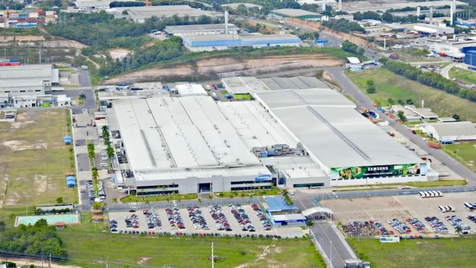 Produção industrial no Brasil recua 2,4% em janeiro, aponta IBGE