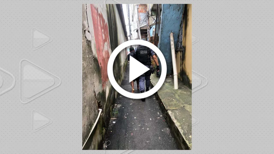 VÍDEO: homem é flagrado vendendo drogas durante o dia na Zona Oeste de Manaus
