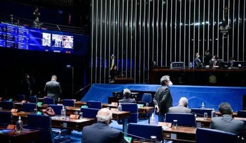 Senado aprova projeto que cria auxílio-gasolina para taxistas, mototaxistas e motoristas de aplicativos