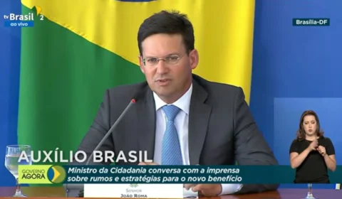 Governo anuncia Auxílio Brasil; novo benefício começa a ser pago em novembro