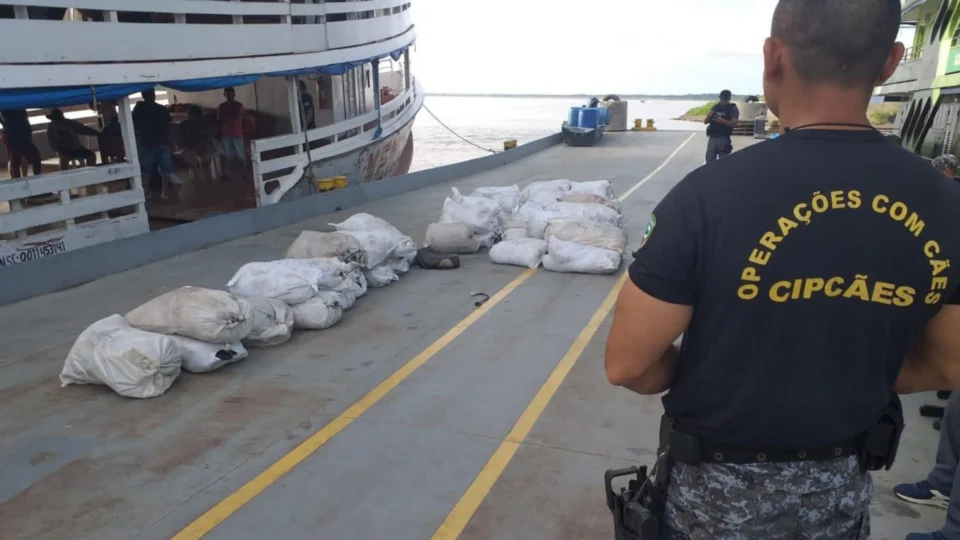 No Amazonas, homem é preso com 2,5 toneladas de pescado ilegal no rio Solimões