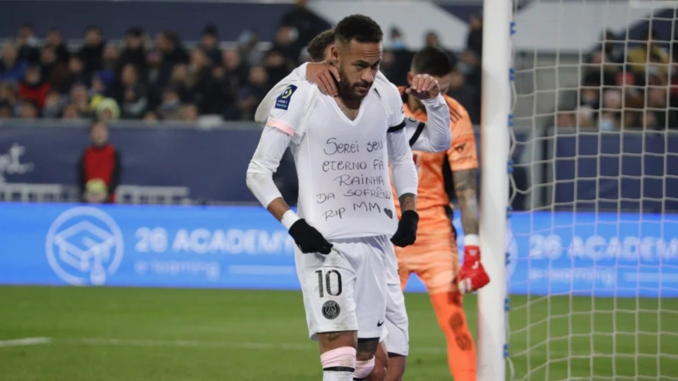 Após gol, Neymar homenageia Marília Mendonça: ‘Eterno fã’