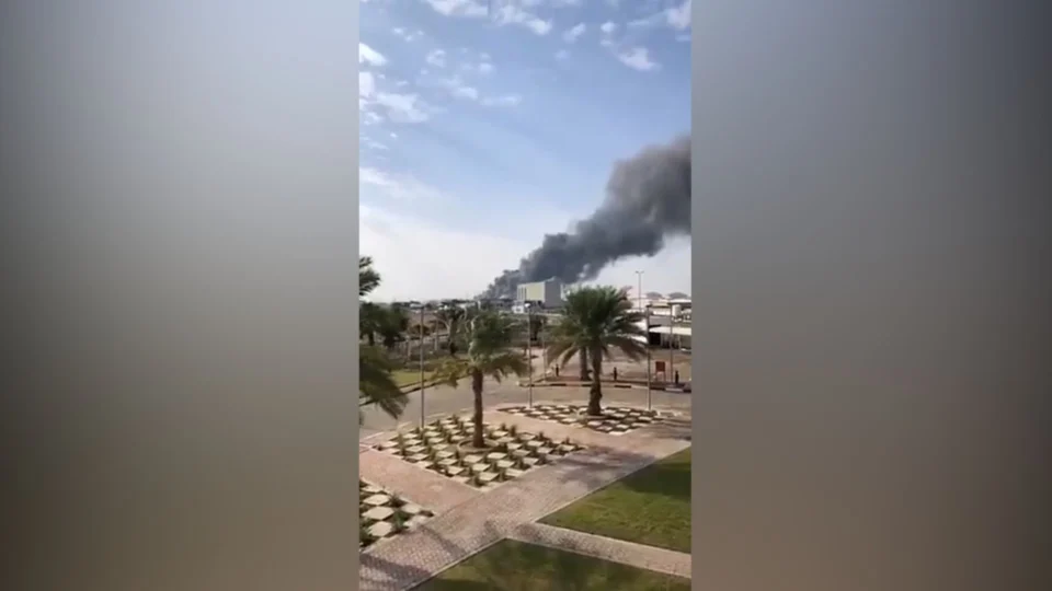 Explosões de caminhões de combustível deixam mortos e feridos em Abu Dhabi