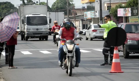 Motorista que fugir de abordagem de agente de trânsito pode ser detido por até 2 anos, prevê projeto de lei