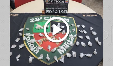 VÍDEO: homem é preso comercializando drogas em campo de futebol em Manaus