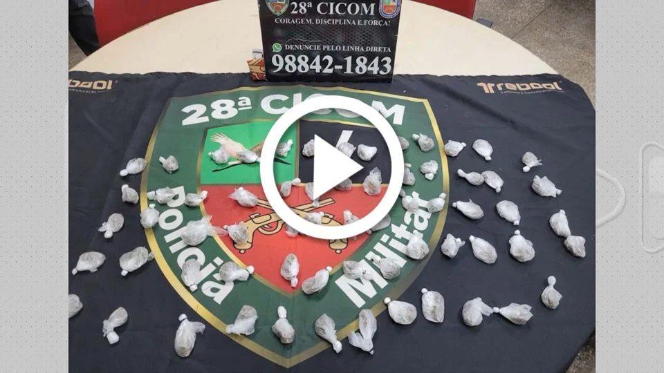 VÍDEO: homem é preso comercializando drogas em campo de futebol em Manaus