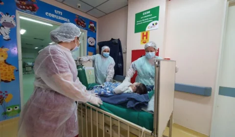 AM tem 47% dos leitos clínicos ocupados por pacientes com a Covid-19;  UTIs estão 38% preenchidas