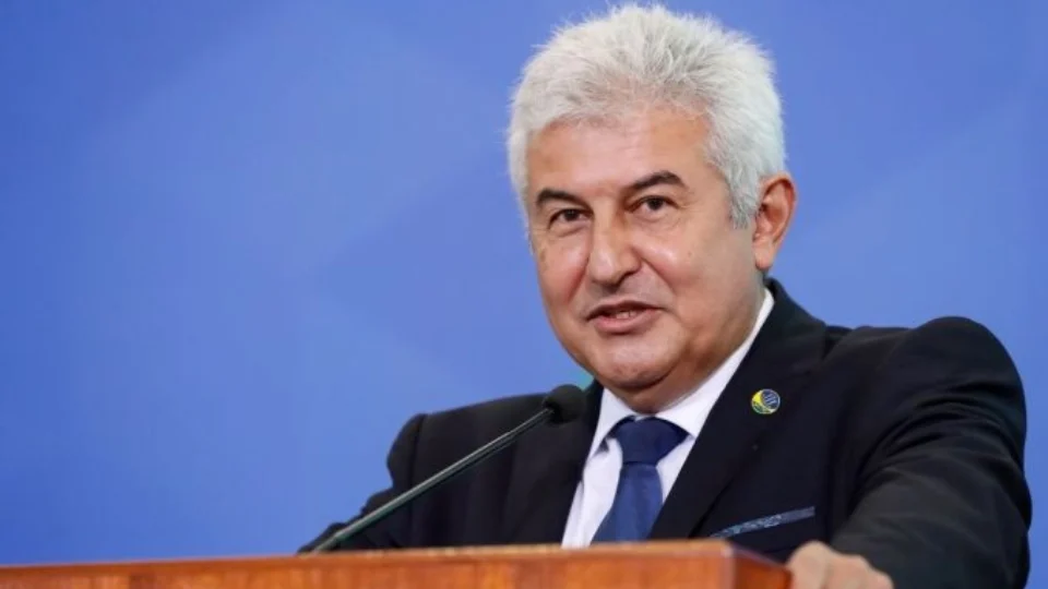 ‘O Brasil deixará de ser importador para exportar vacinas para todo o mundo”, afirma ministro Marcos Ponte