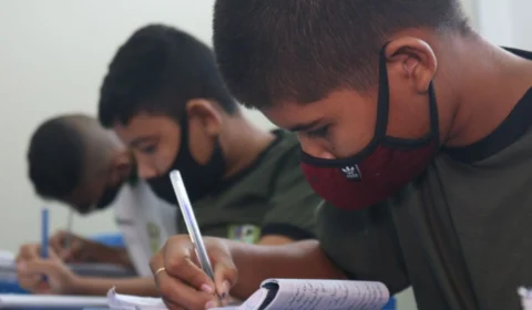 Mais de 300 estudantes são beneficiados com cursos profissionalizantes, no AM