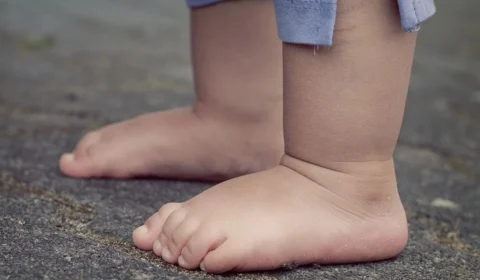 Adolescente de 16 anos é apreendido por estuprar irmãos de 8 e 3 anos de idade, em Manaus