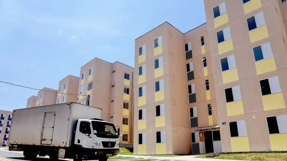 Prefeitura alerta sobre golpe do cadastro para habitação em Manaus