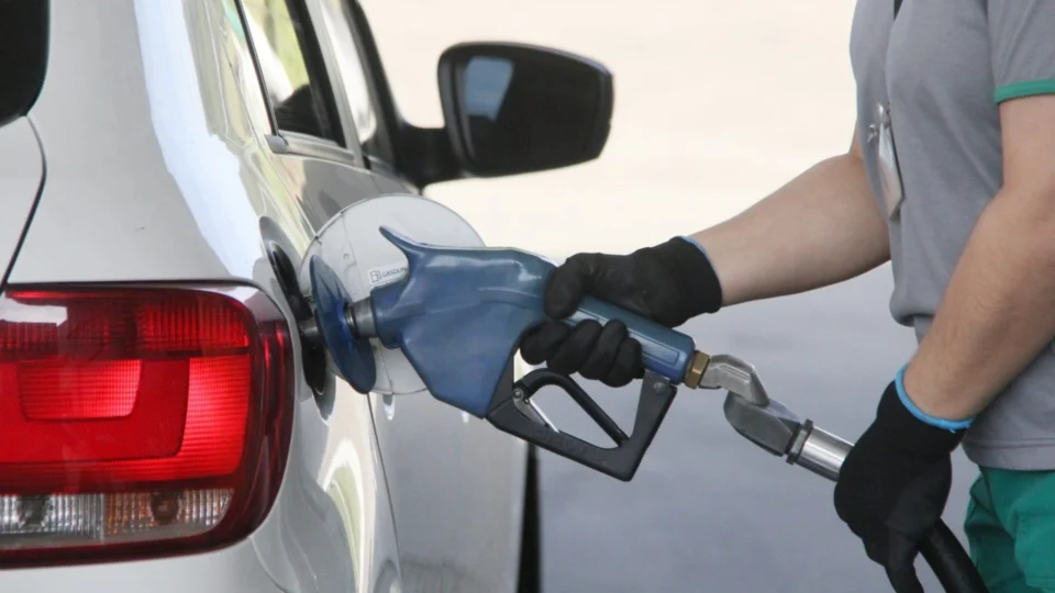 Três estados brasileiros apresentam valor do litro da gasolina acima de R$ 7, informa ANP