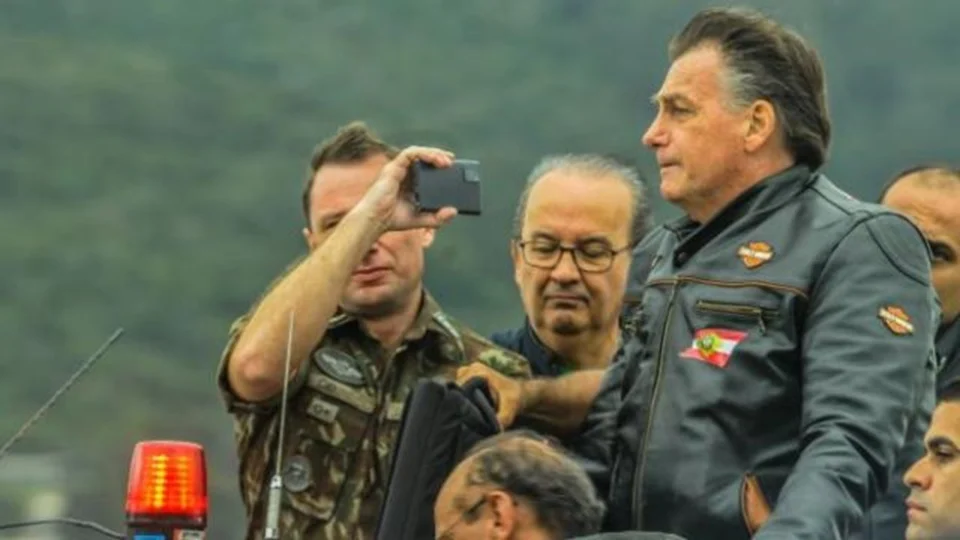 Durante motociata, Bolsonaro volta a defender voto impresso e ataca STF