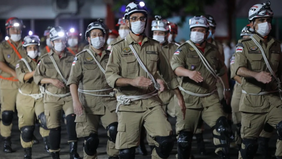 Promoção de 250 bombeiros do Amazonas deve ser assinada antes do Natal
