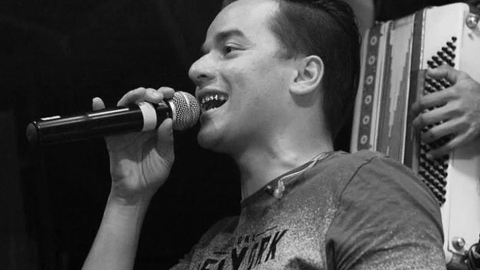 Cantor sertanejo Yago é enterrado em Curitiba