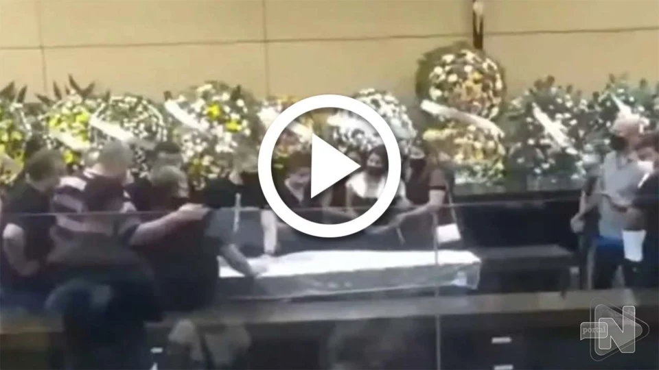 VÍDEO: viúva de vereador de SP é agredida ao tentar se despedir do marido em velório