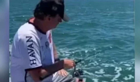 Presidente Bolsonaro é duramente criticado por tirar folga durante tragédia na Bahia