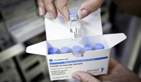 Quase 3 milhões de doses da Janssen chegam no Brasil neste domingo