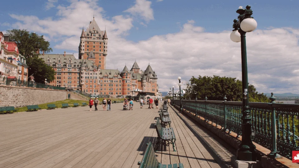 Província canadense de Quebec planeja cobrar imposto adicional de não vacinados