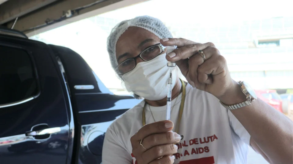 Em Manaus, 18 pontos de vacinação funcionam nesta terça-feira, 24