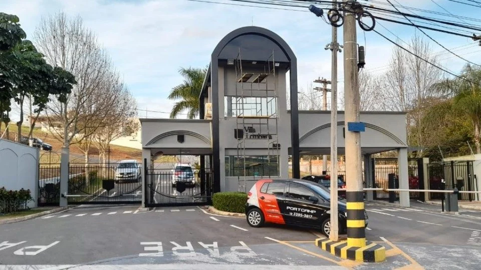 Jovem de 14 anos mata o pai para salvar a mãe em condomínio de luxo em SP