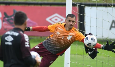 Goleiro santos do Athletico paranaense pode ser mais novo reforço do Mengão