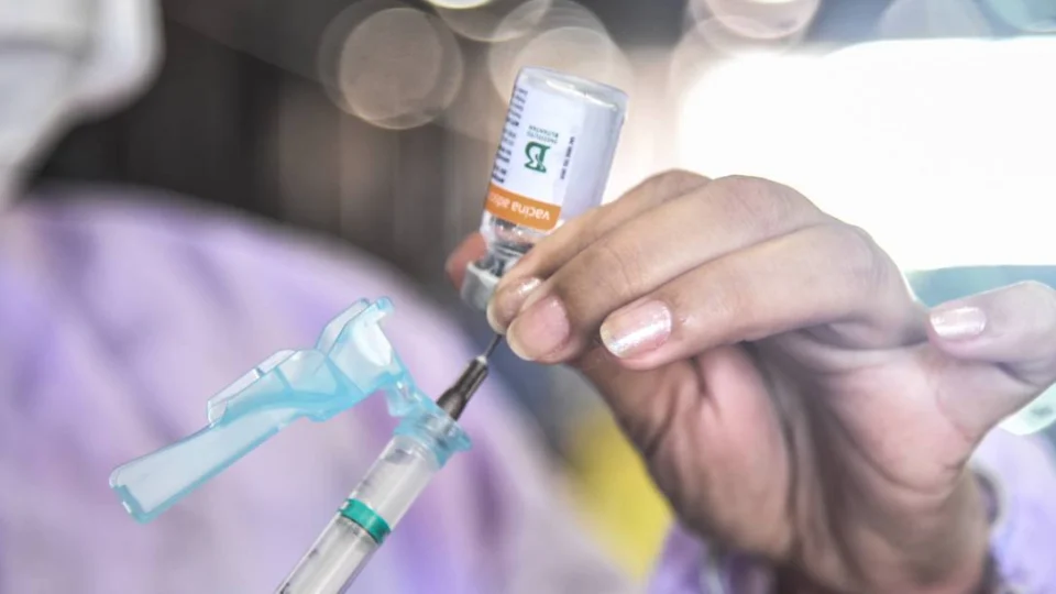 Brasil já tem 50% da população imunizada contra a Covid-19