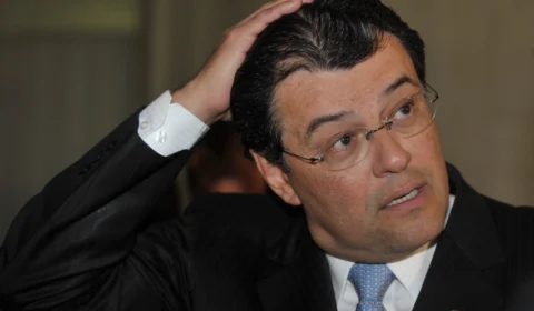 Juiz determina que Eduardo Braga exclua postagem em rede social