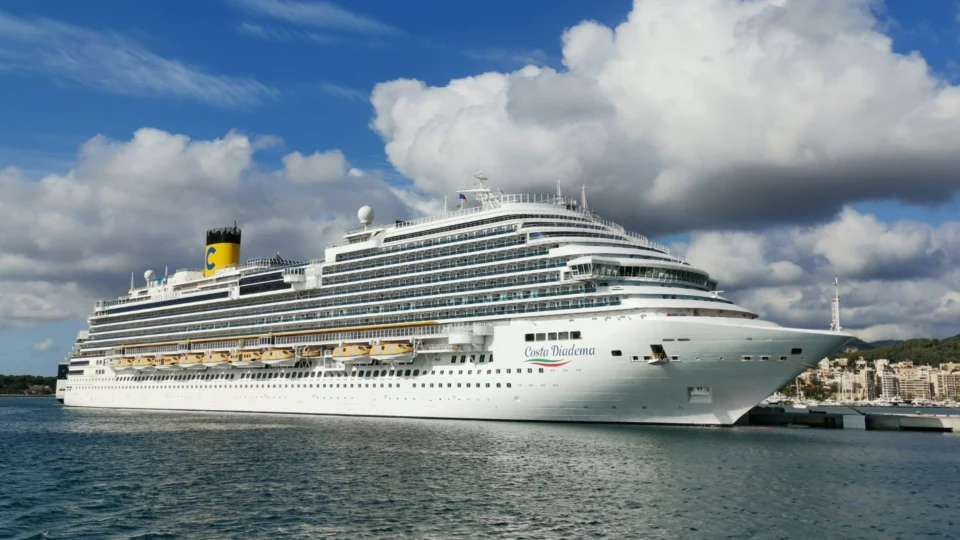 Casos de Covid-19 aumentam nos navios de cruzeiros na costa brasileira