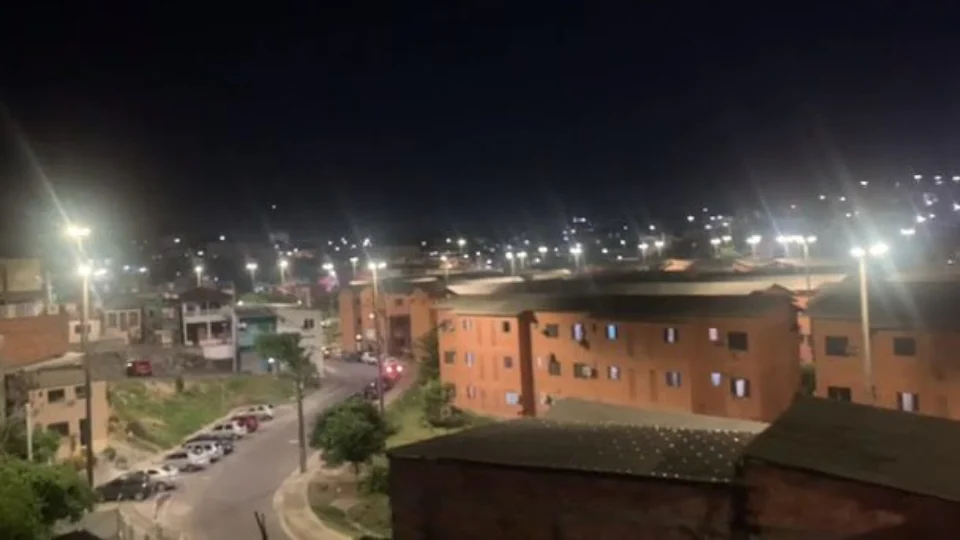 VÍDEO: Homem é alvejado com diversos tiros por supostos membros de facção criminosa no São Raimundo